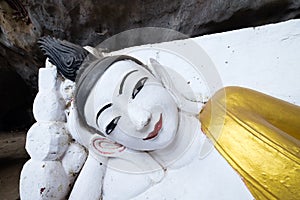 Kaw Goon Reclining Buddha