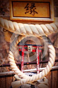 Kawarake Nage Pottery throwing is to throw a clay pot to the rope loop to bless the god of Tenjo Moutain to fulfill.