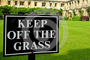 Keep off the grass sign 2