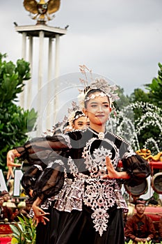Kembang Kemayoran dance from Betawi, West Java. This dance is a friendly and cheerful welcoming of guests