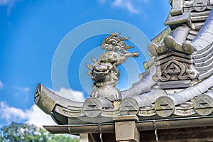 Kencho-ji Suzanmon gate roof. Shishiguchi and Lion-shaped Tomebuta gawara roof ridge tile detail.