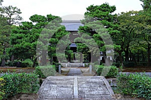 Kenninji, a major Buddhist temple with ancient art and Zen garden