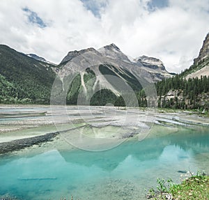 Kenny Lake on the trail to Berg Lake