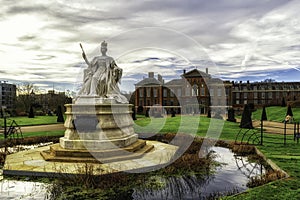 Kensington palace and Queen Victoria monument.