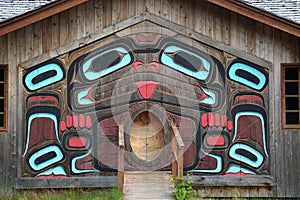 Ketchikan, Alaska: The exterior of the clan house at Potlatch Totem Park