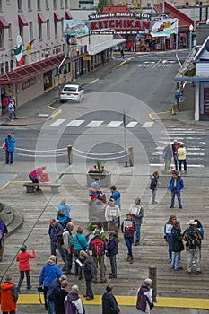 Ketchikan, Alaska: Tour guides holding signs greet cruise ship passengers