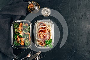 Keto lunchboxes - grilled chicken with cauliflower rice and chicken and broccoli