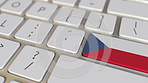 Key with flag of the Czech Republic on the computer keyboard switches to key with flag of the USA, translation or