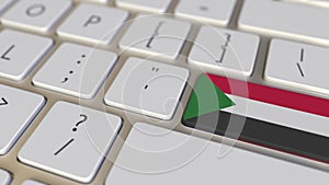 Key with flag of Sudan on the computer keyboard switches to key with flag of the USA, translation or relocation related