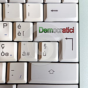 With the keyboard vote for the next elections in Italy, vote Par photo