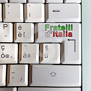 With the keyboard vote for the next elections in Italy, vote Fra