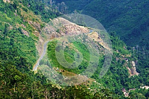 Khanh Vinh mountain pass
