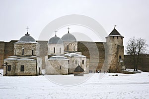 Khram Uspeniya Presvyatoy Bogoroditsy, Khram Svt. Nikolaya Chudotvortsa with castle wall and tower