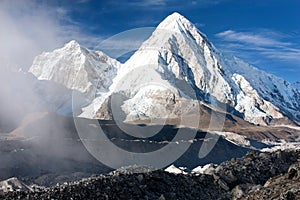 Khumbu valley, khumbu glacier and pumo ri peak