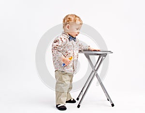 Kid comparing with a stool
