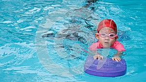 Kid learn how to swim in swimming class
