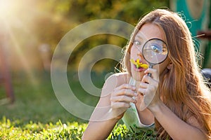 Kid looking magnifying glass