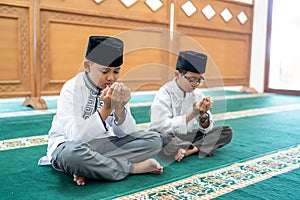 Kid muslim praying to god