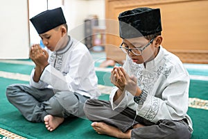 Kid muslim praying to god