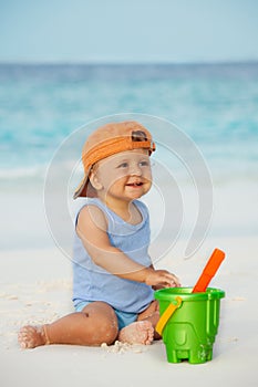 Kid playing with sand on the beach