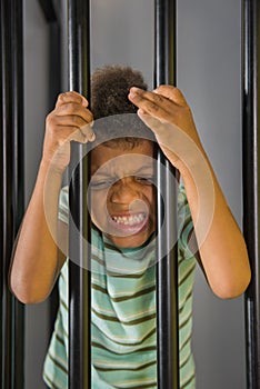 Kid prisoner try to escape from jail.
