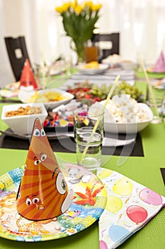 Kid's birthday table setting