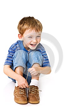 Kid try to tie shoelaces photo