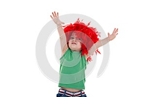 Kid wearing a red feather wig