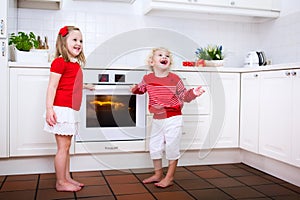 Kids baking apple pie