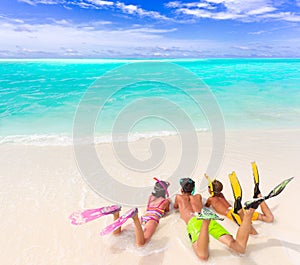 Kids on beach img