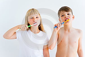 Kids brushing teeth