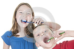 Kids brushing teeth