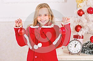 Kids can brighten up christmas tree by creating their own ornaments. Top christmas decorating ideas for kids room. Child