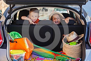 Kids in car arriving at summer vacation