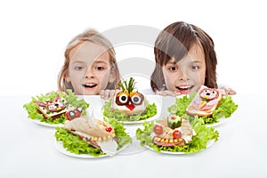 Kids discovering the the healthy sandwich alternative