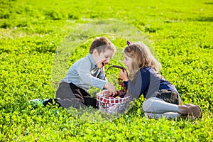 Kids eating fruits