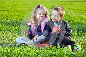 Kids eating fruits