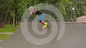 Kids extreme leisure rollerblader skate ramp park