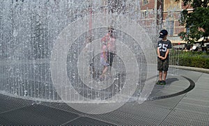 Kids at fountain garden Rijksmuseum