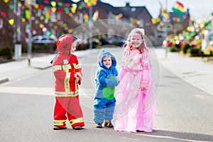 Kids on Halloween trick or treat.