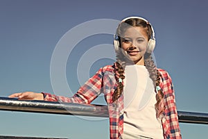 Kids headphones tested and ranked best to worst. Enjoy sound. Make your kid happy with best rated kids headphones photo