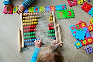 Kids learning numbers, abacus calculation