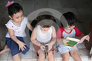 Kids reading books