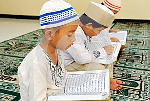 Kids Reading Koran photo