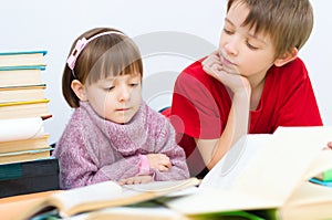 Kids reading