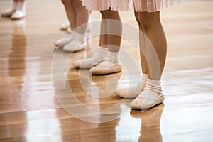 Kids's ballet feet line up