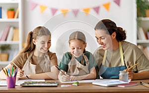 kids and teacher at the art class