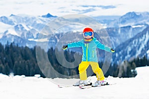 Sníh. lyžařského. rodina lyžování 