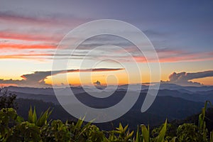 Impresionante escenario durante atardecer Punto de vista distritos un hijo del Norte tailandia 