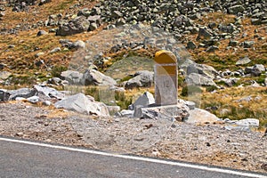 Kilometer milestone of the AV-931 on the Gredos platform. Sierra de Gredos, Spain.